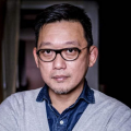 伸手到内裤里尽情揉搓